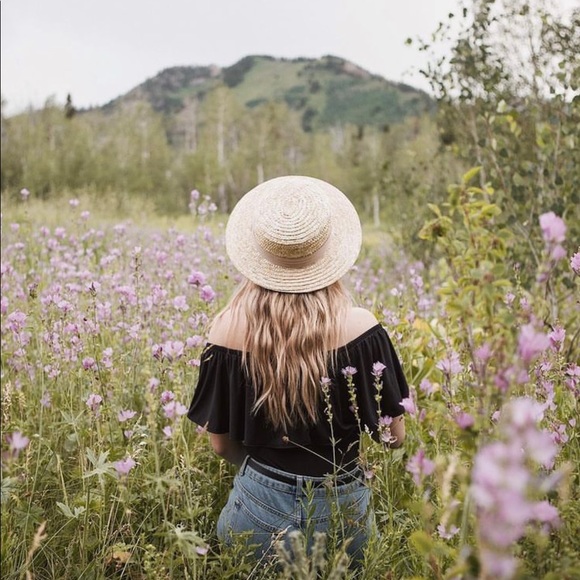 Meet your Posher, Lisa - Picture 2 of 5